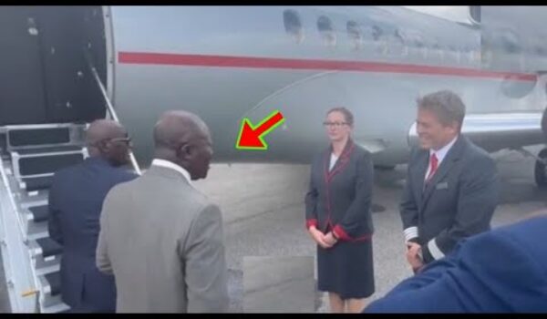 Ei, What’s The Meaning Of The Rifle Gun Otumfuo Is Holding? As He Flies To The UK