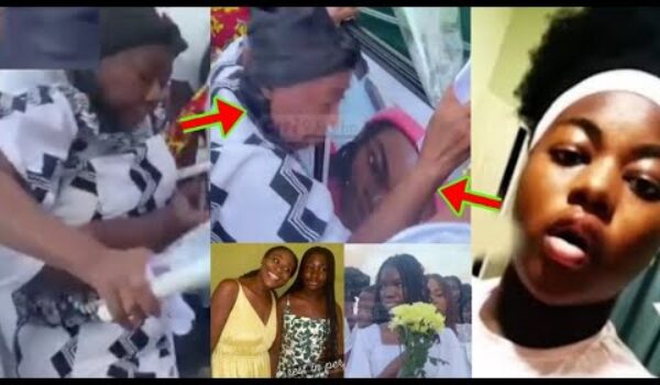 Sad: Maame Dwomoh’s Mother Te@rfully Kisses Her Daughter’s Poster As She Cri£s Unc0ntrollably