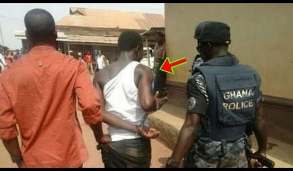 Notori0us C0unterfeit Dealer Is In Tr0uble After Attempting To Exchange His F@ke Money For Original