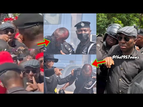 Read more about the article Afenyo Markin Púñ¢hes A Police Man At The Ongoing Dem0nstration, Watch Cr@zy Vidéo