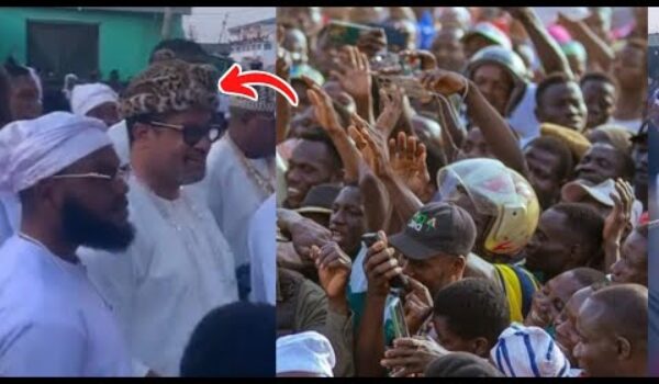 Watch How Ghana Youths Turned To Praise The Igbo King When They Saw Him Instead Of F¡ghting Him