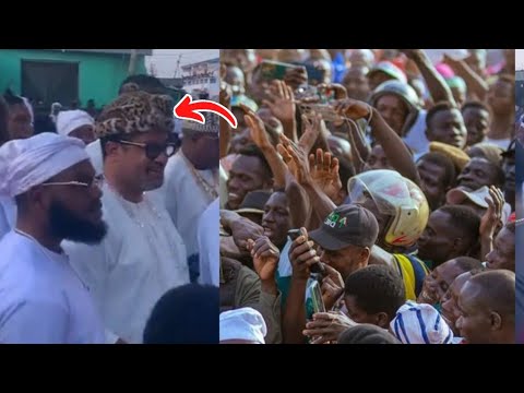 Read more about the article Watch How Ghana Youths Turned To Praise The Igbo King When They Saw Him Instead Of F¡ghting Him