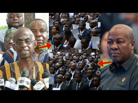 Read more about the article See How Plenty Pastors Have Stormed President Mahama’s Office To Deliver Their Prophecies