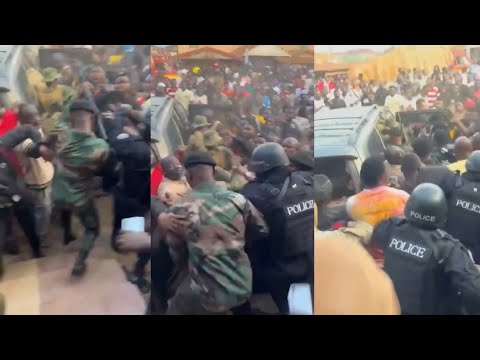 Read more about the article Policemen Saves 8 Soldiers From M0b Att@ck At Hwediem | Full Story