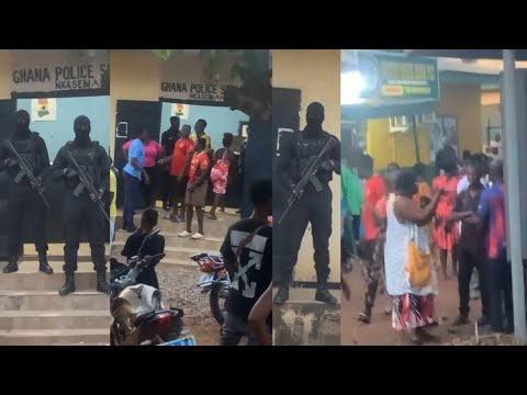 Read more about the article Arm£d R0bbers Attąck Nkaseim Police Station, L00t Shops And Bank,Seize Gųns,Freed Suspect In Custody