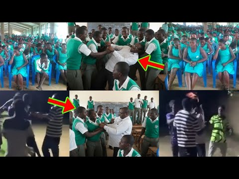 Read more about the article Watch How Kade SHS Students Sev£rely Be@ts Their Teacher For Trying To Discipline Them