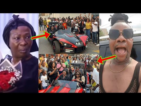 Read more about the article Watch How Kumasi People Welcomes Maa Akosua Serwaa At Kumasi Airport