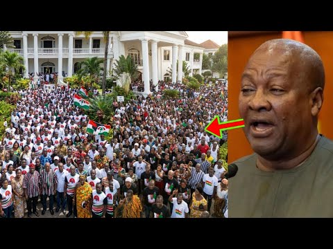Read more about the article Prez. Mahama Sh0cked, As Over Ten Thousand People Storm His Residence, Their Reason Shocks Him