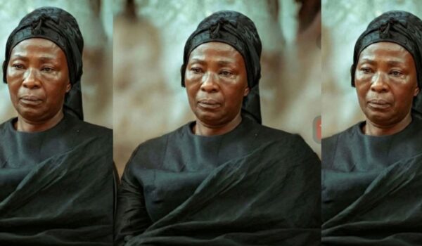 Lumba’s Wife Akosua Serwaa Storm Ghana | Live From Kotoka International Airport